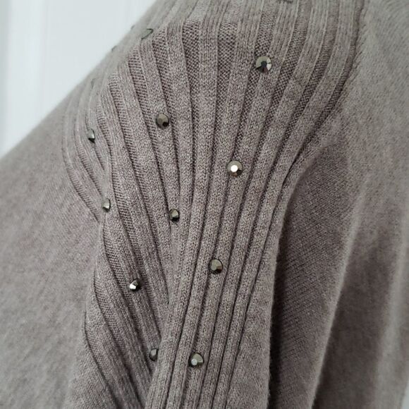 Liquid by Sioni Sweater - Picture 6 of 16